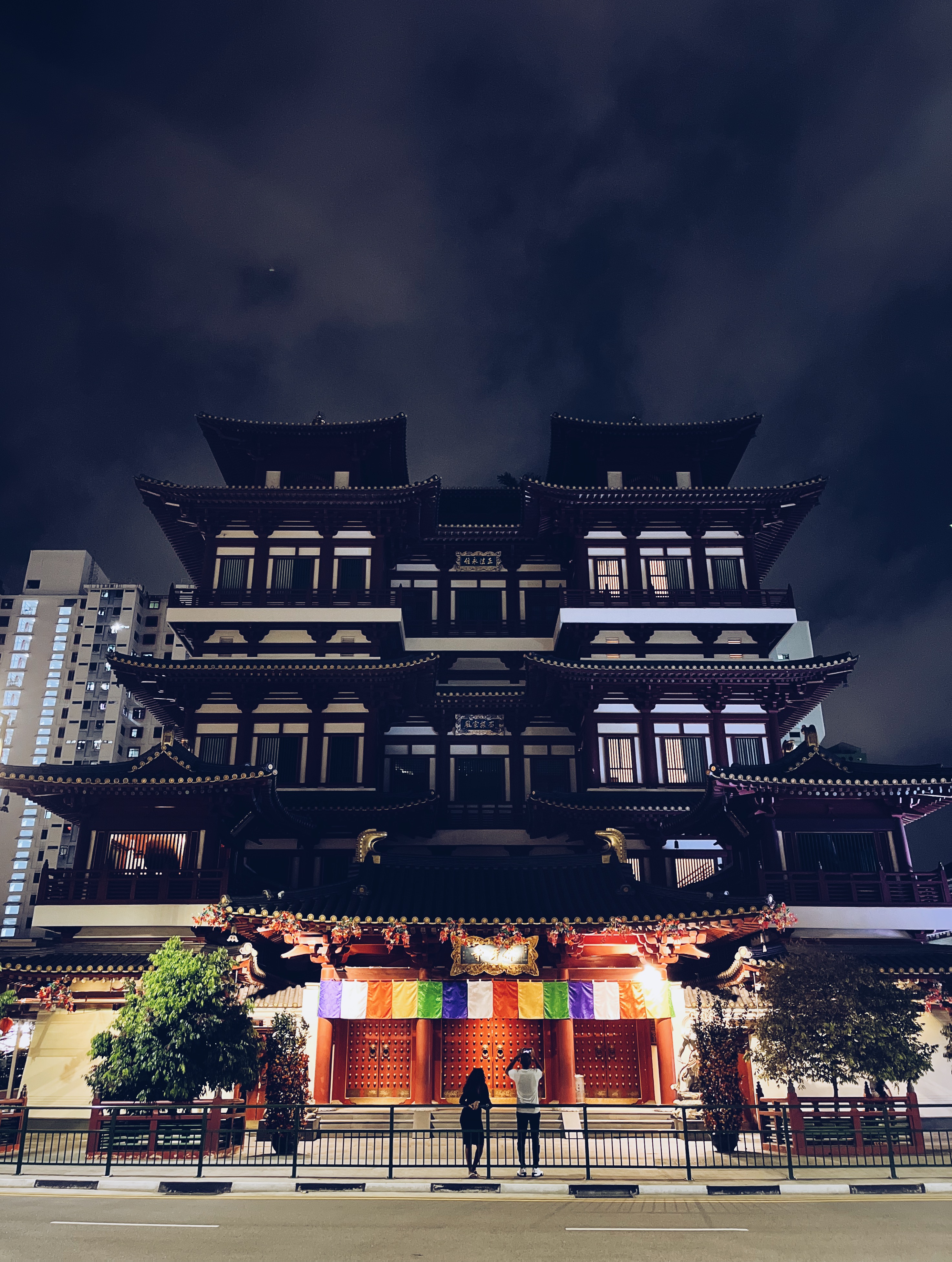 '晚上的佛牙寺龍華院'