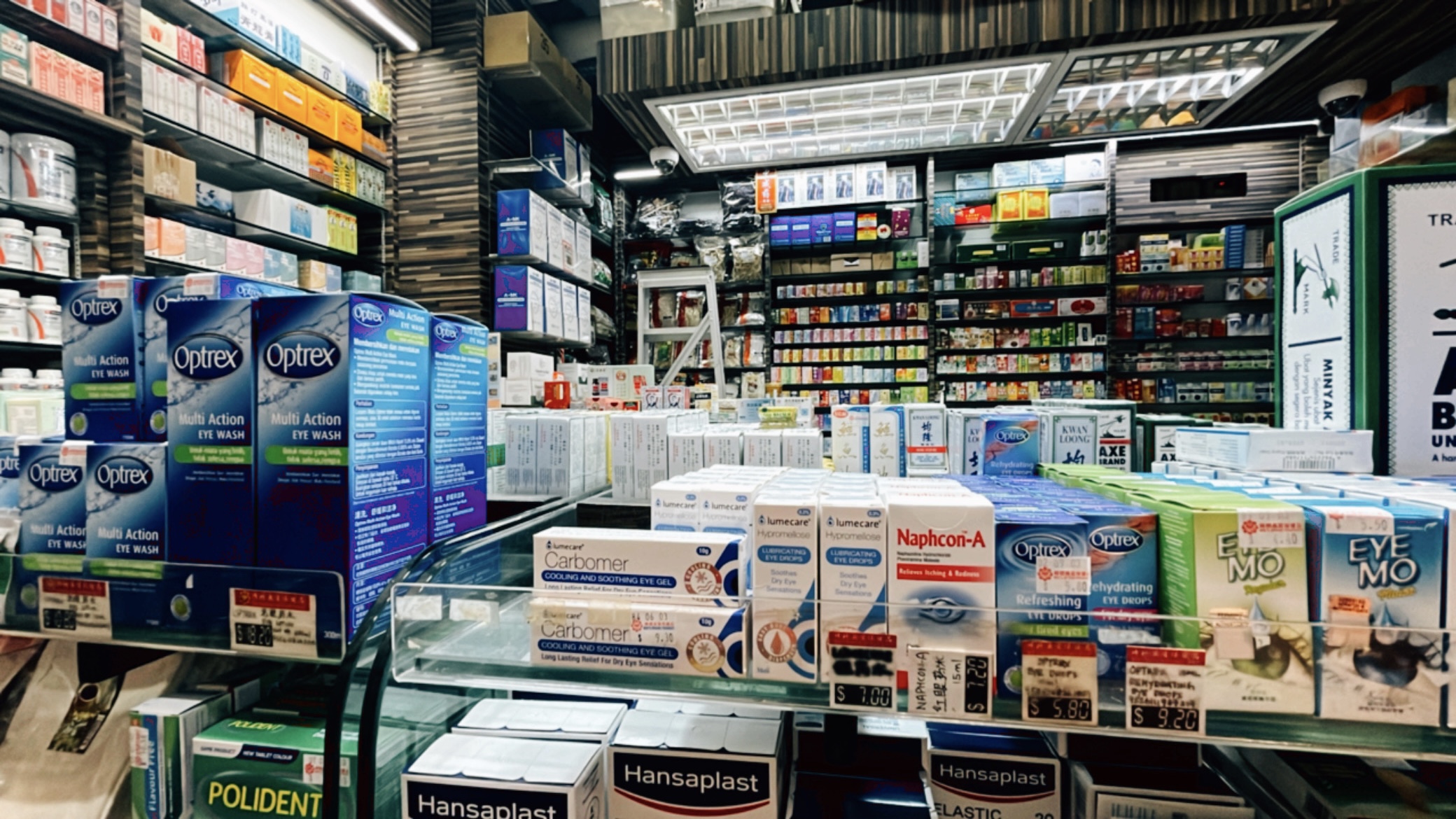 '牛車水的藥房超級擠'